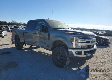 2019 Ford F250 Super Duty из США, поврежденный, VIN 1FT7W2B60KEF27083